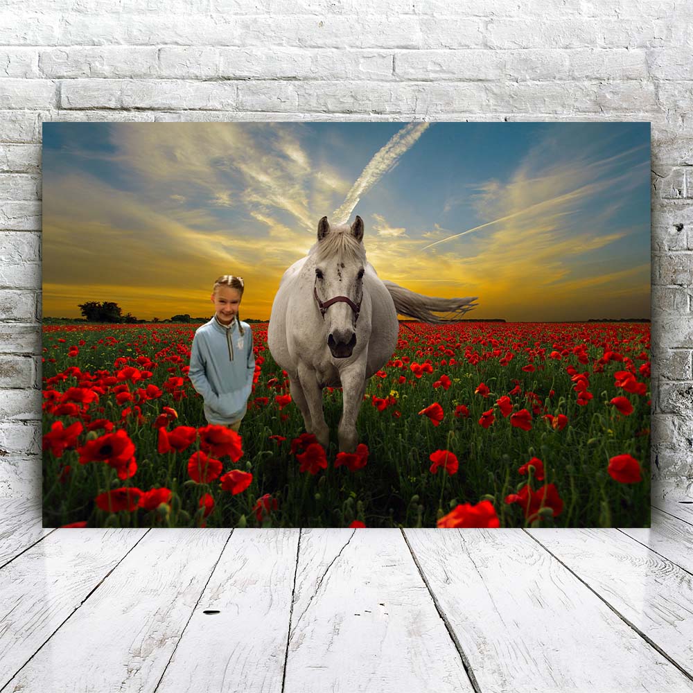 Paard in bloemenveld - Unieke Foto